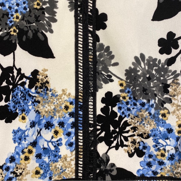 Lane Bryant Womens Dress sz 20 Floral Print V Neck Bell Sleeve Knee Length - Picture 2 of 6